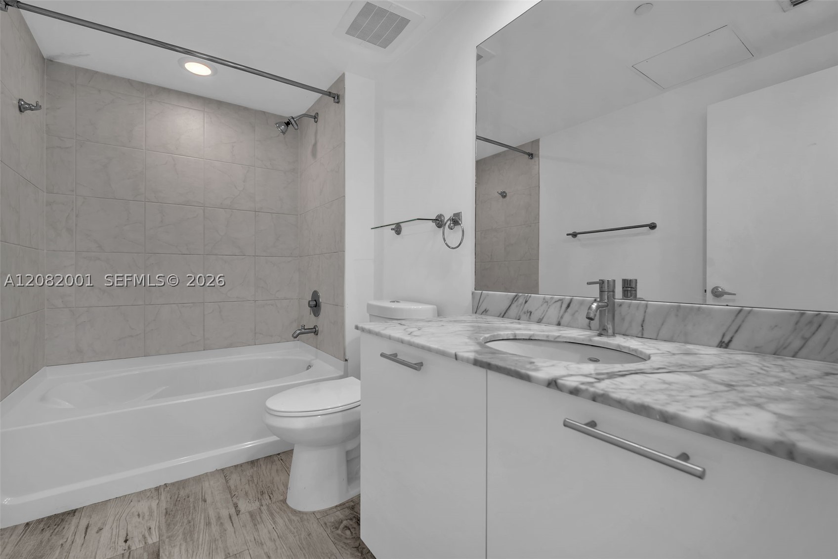951 Brickell Ave #2403, Miami FL 33131