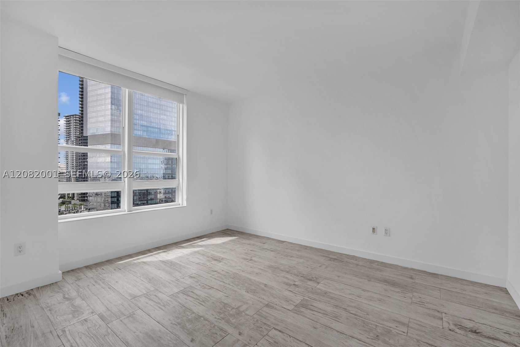 951 Brickell Ave #2403, Miami FL 33131