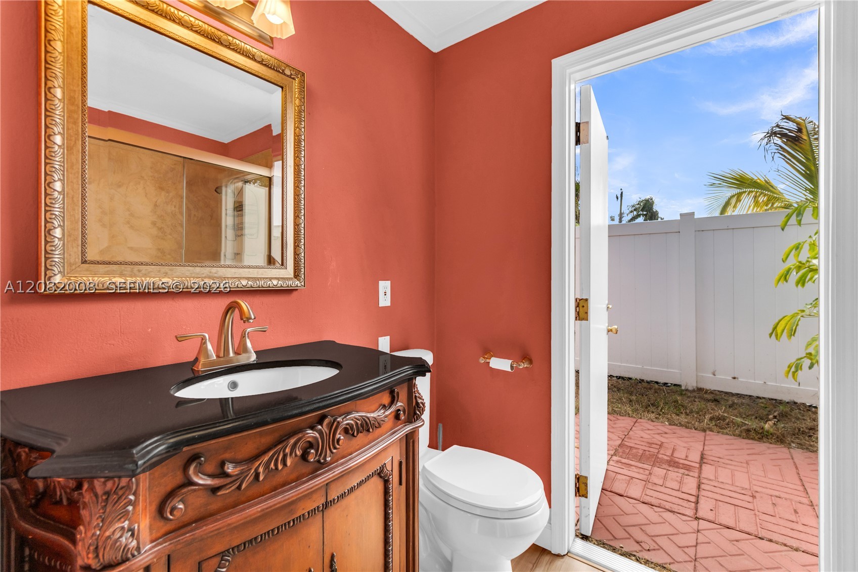 2533 NE 35th Dr, Fort Lauderdale FL 33308