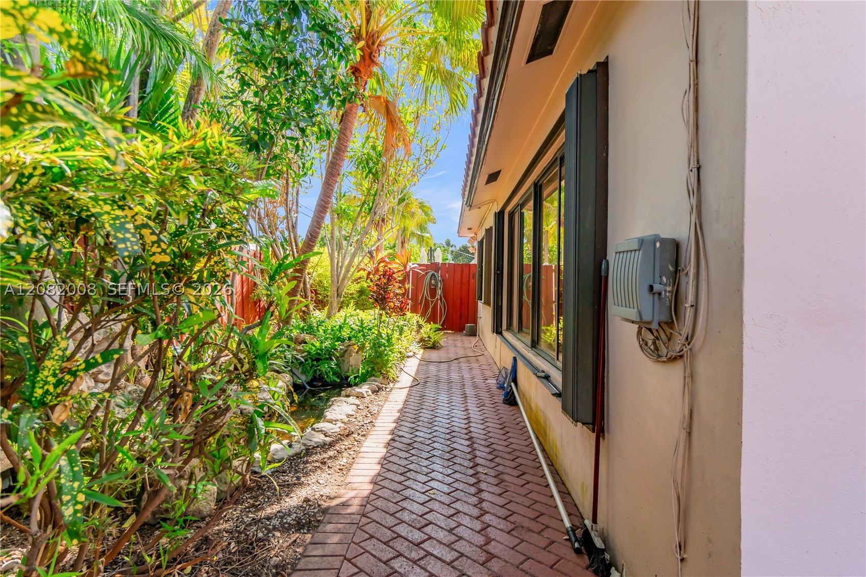 2533 NE 35th Dr, Fort Lauderdale FL 33308