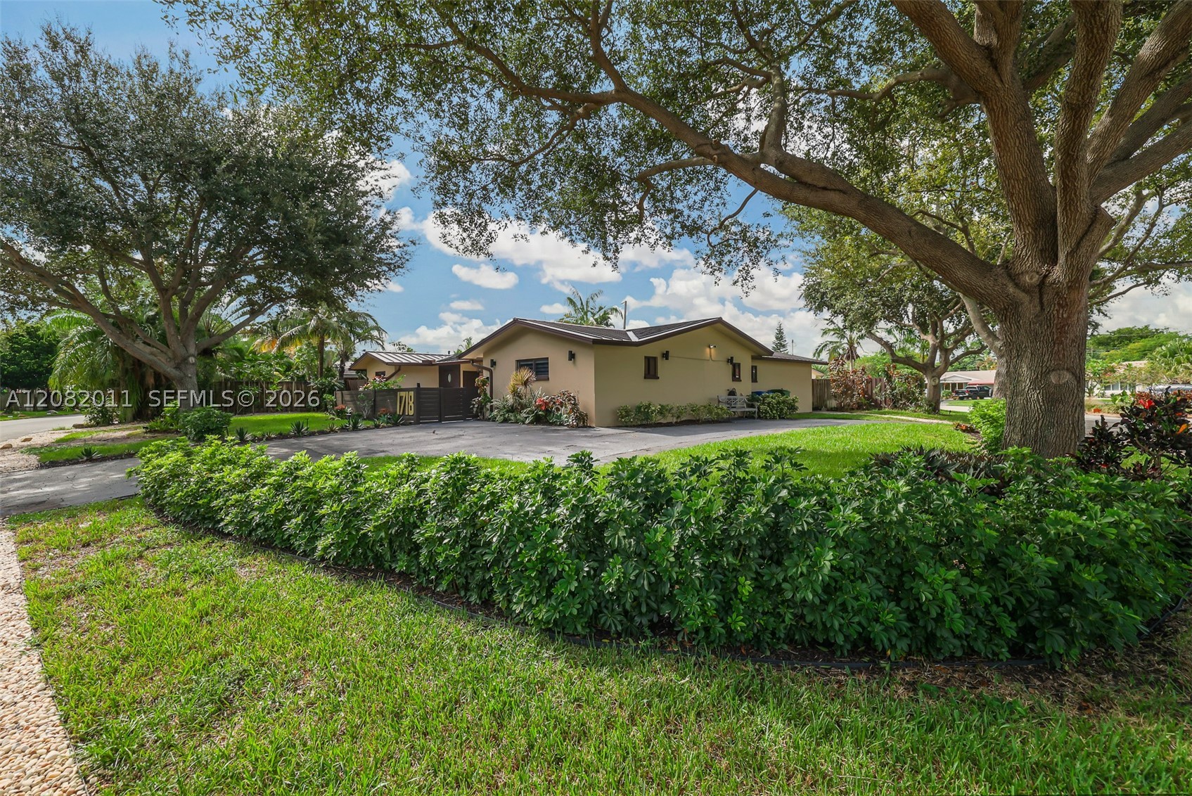 1718 NE 58th St, Fort Lauderdale FL 33334
