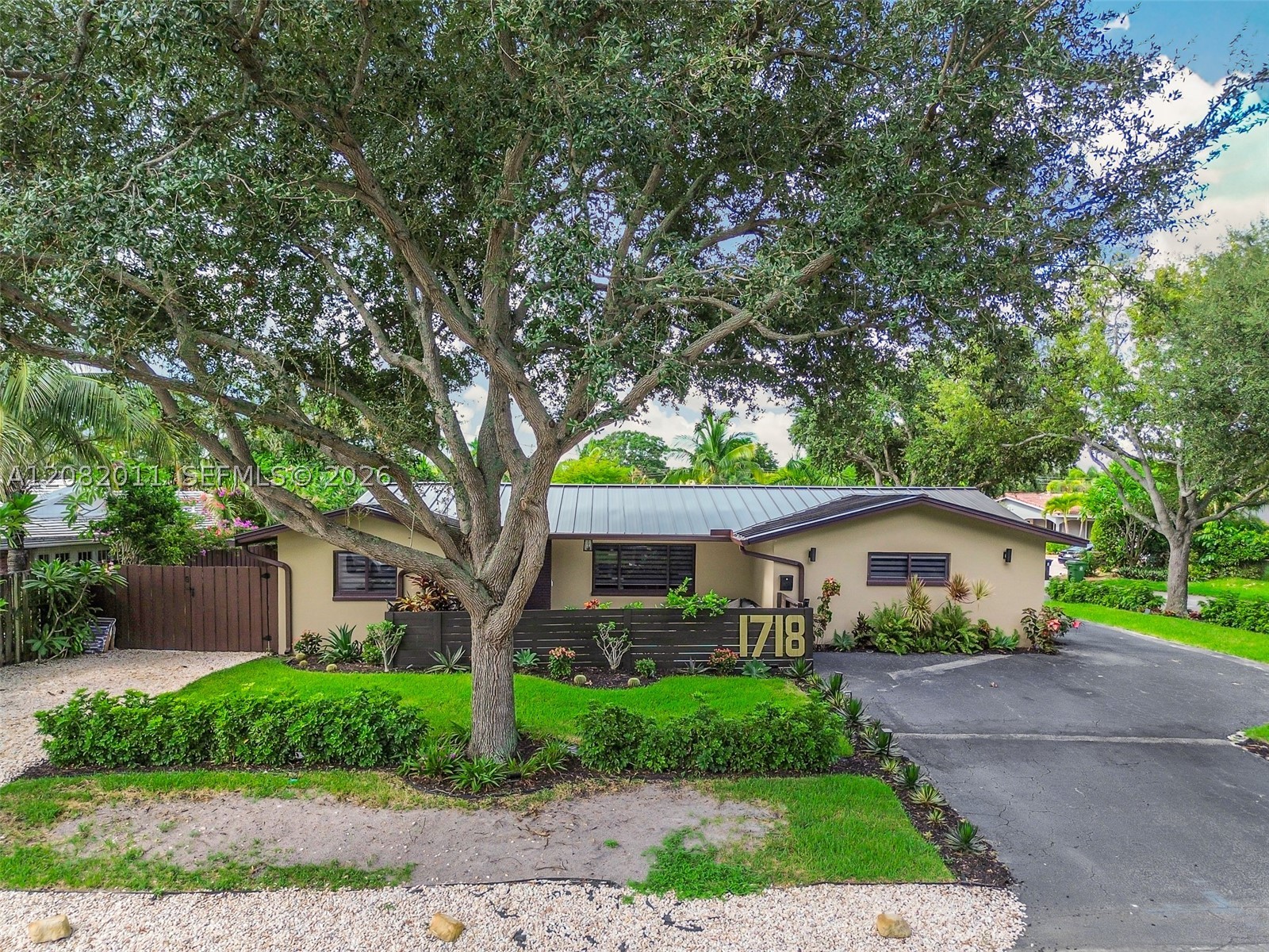 1718 NE 58th St, Fort Lauderdale FL 33334