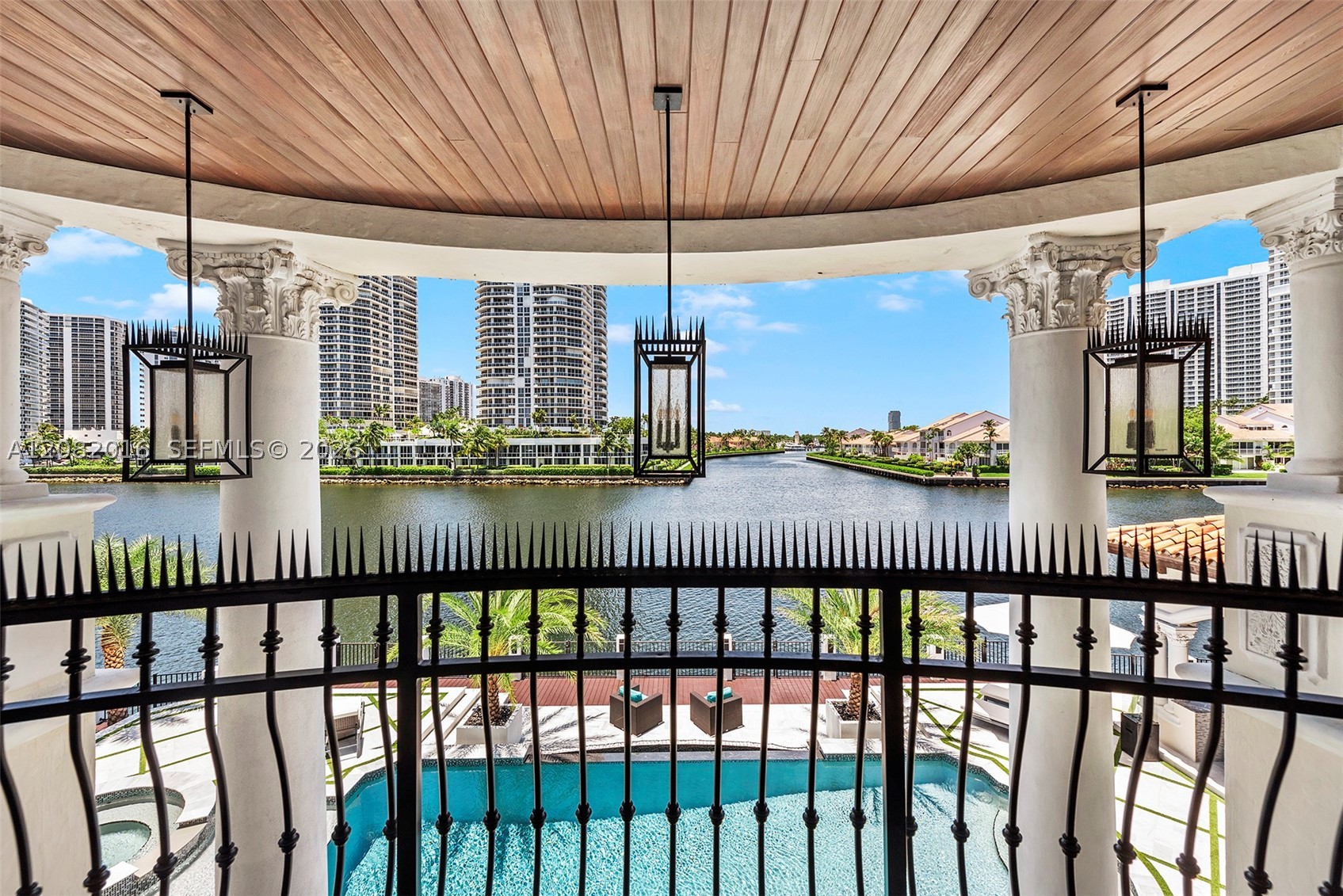 498 N Parkway Pkwy, Golden Beach FL 33160