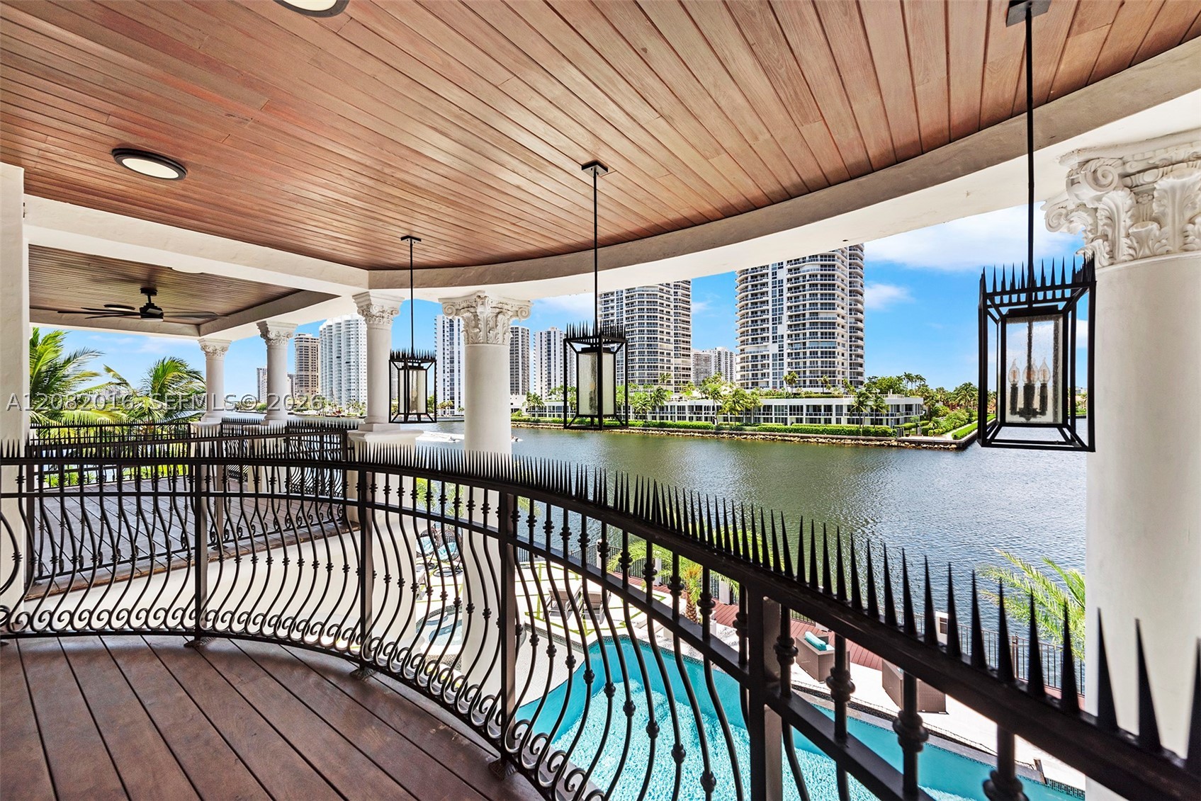 498 N Parkway Pkwy, Golden Beach FL 33160