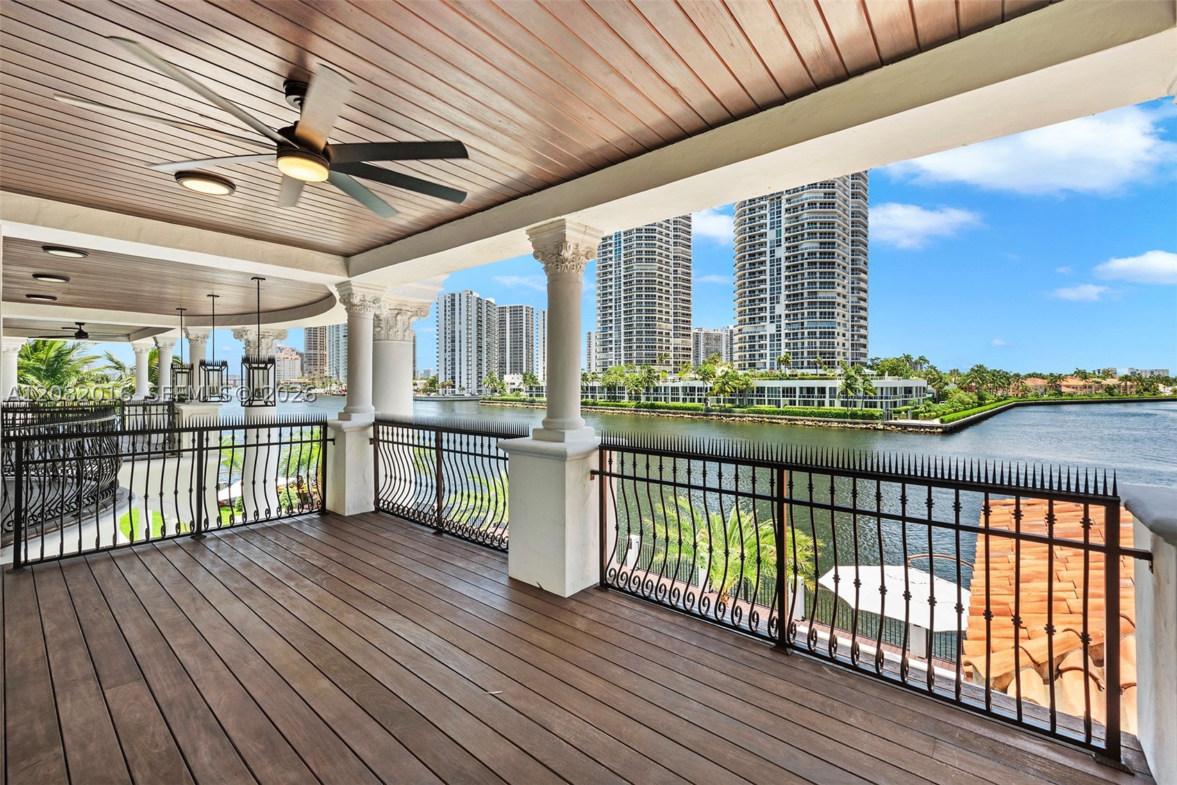 498 N Parkway Pkwy, Golden Beach FL 33160