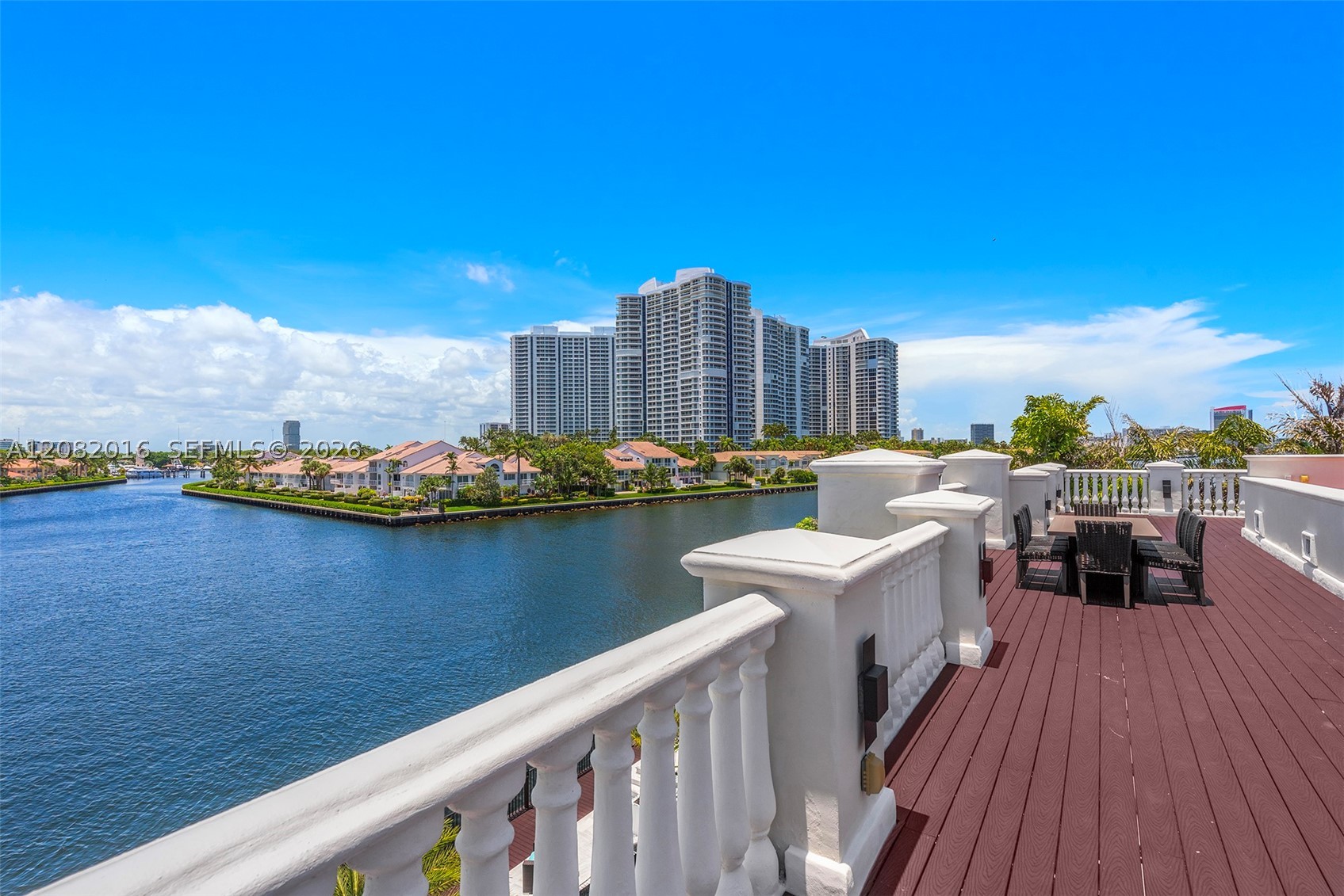 498 N Parkway Pkwy, Golden Beach FL 33160