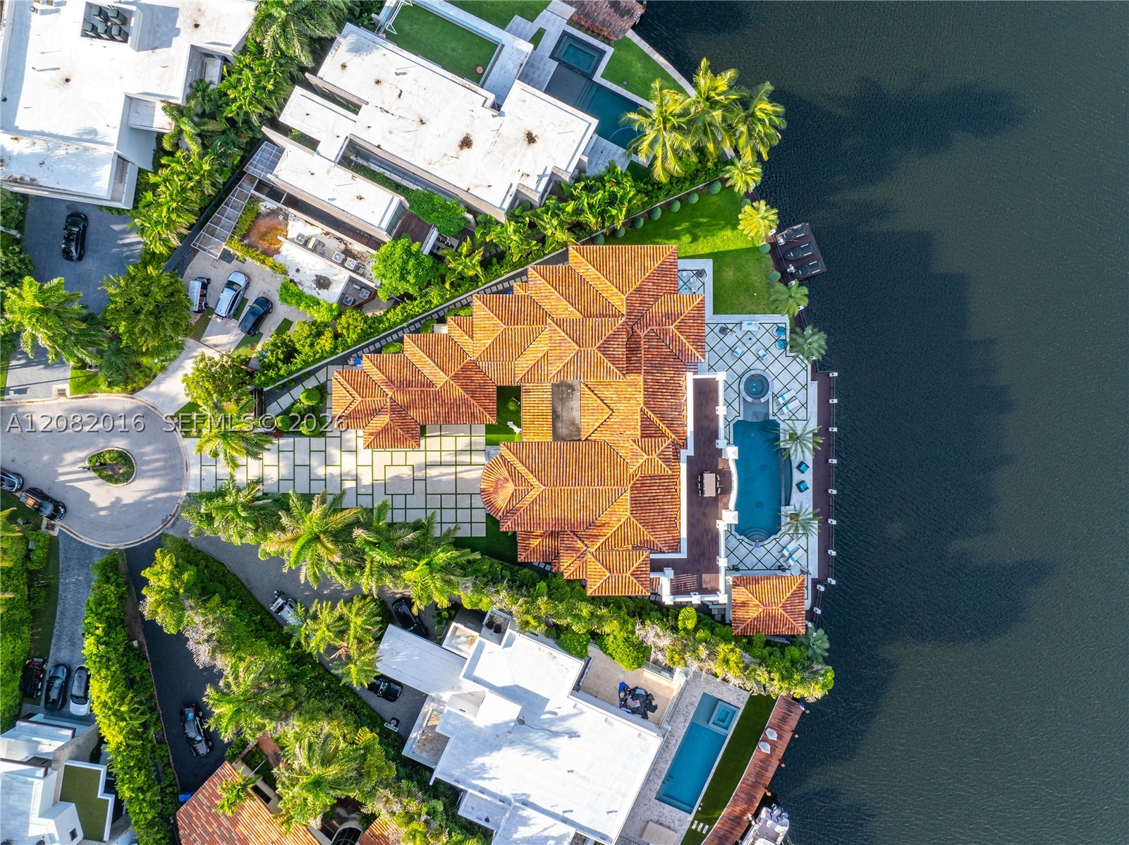 498 N Parkway Pkwy, Golden Beach FL 33160