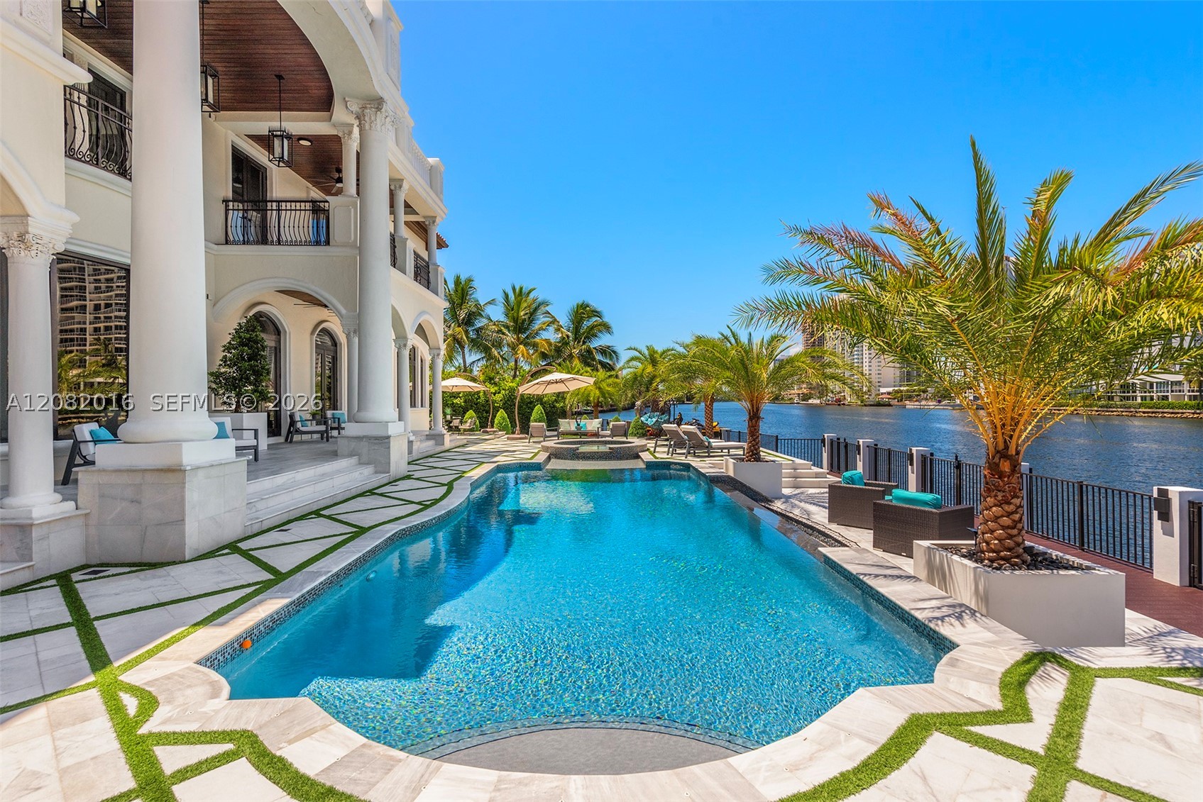 498 N Parkway Pkwy, Golden Beach FL 33160