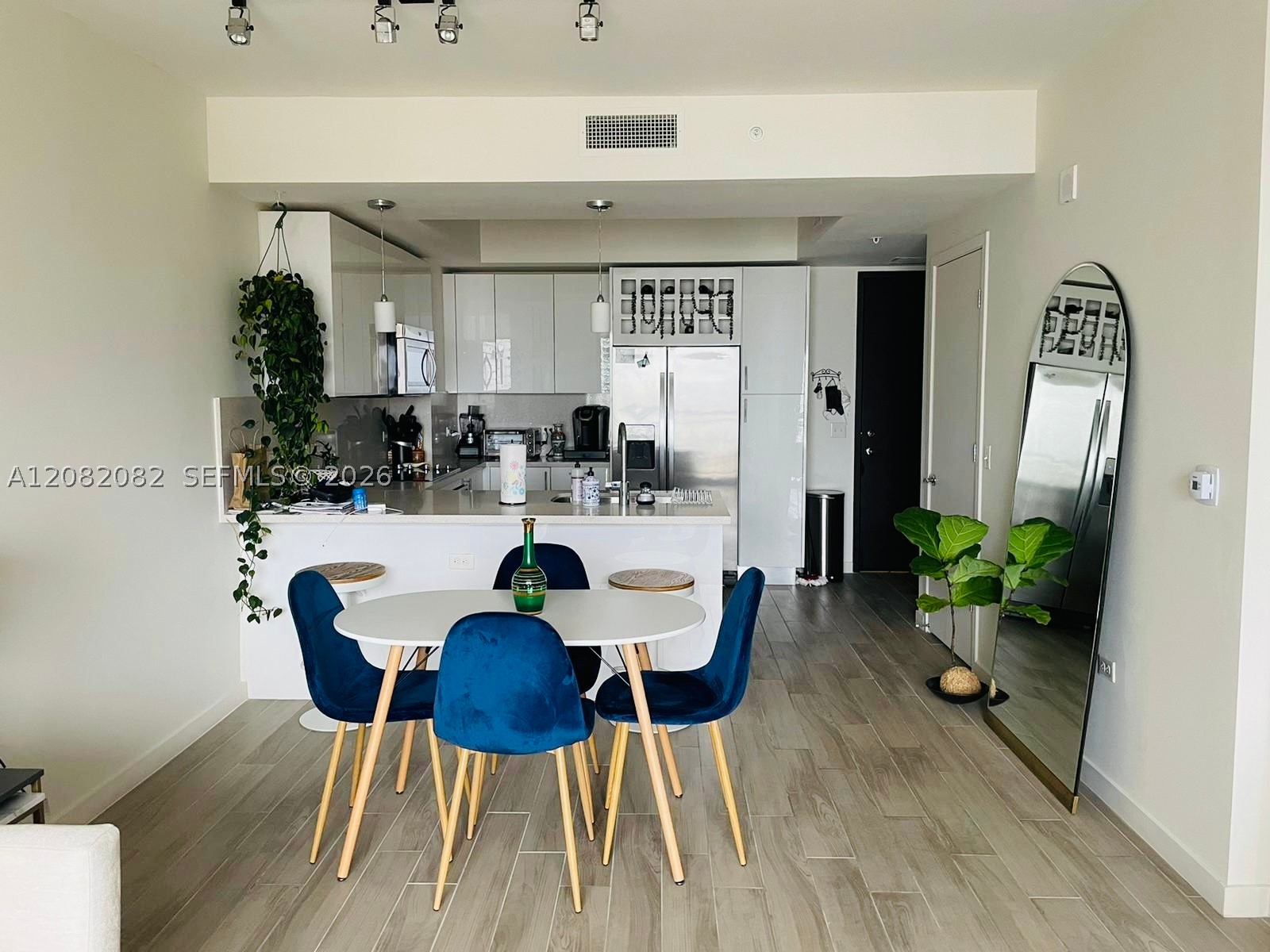 999 SW 1st AVE #2710, Miami FL 33130