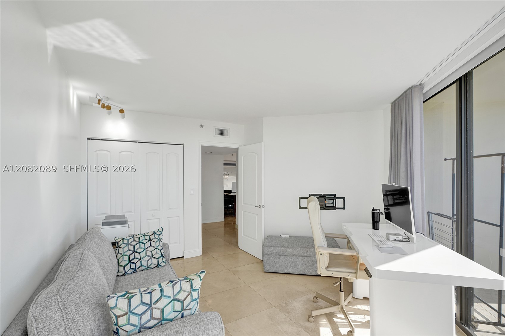 1000 E Island Blvd #1403, Aventura FL 33160
