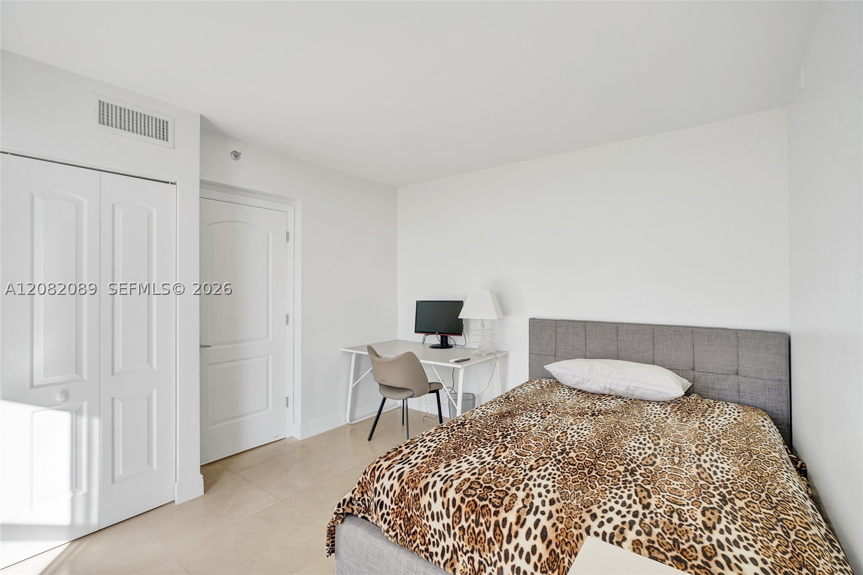 1000 E Island Blvd #1403, Aventura FL 33160