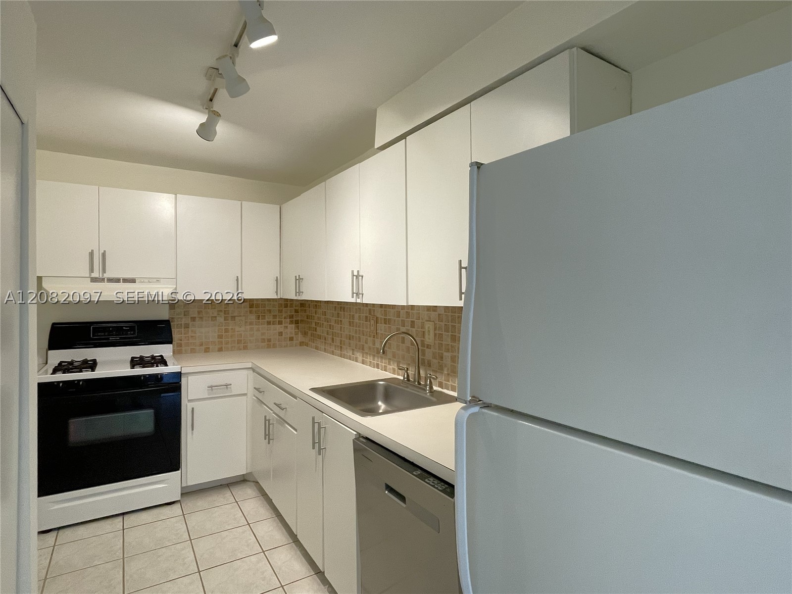 6904 N Kendall Dr #F405, Pinecrest FL 33156