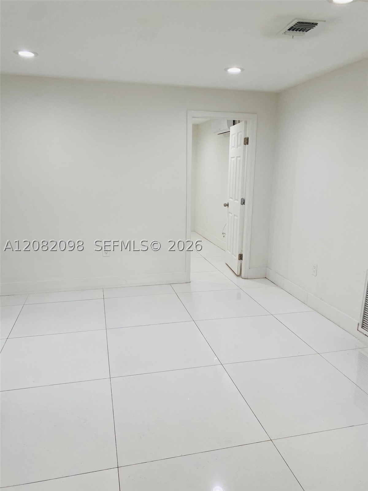 3335 SW 26th St #3335, Miami FL 33133