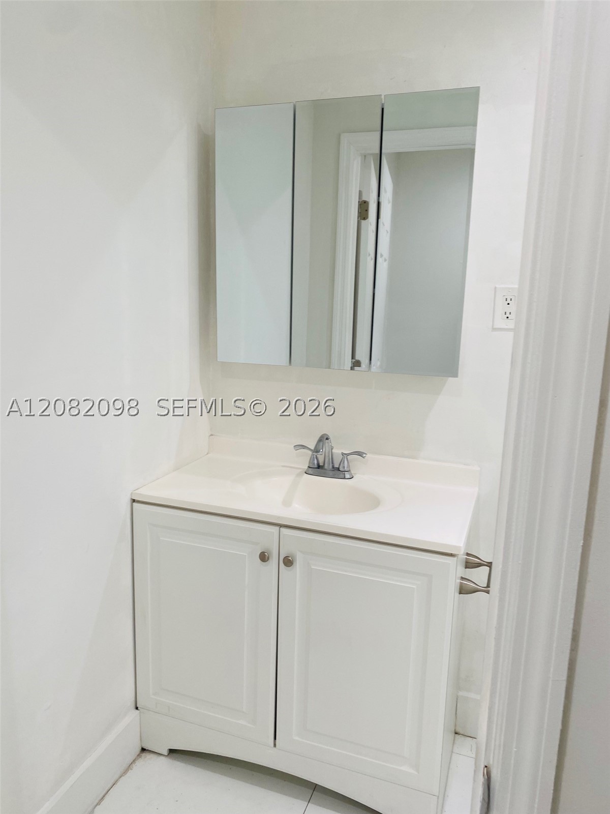 3335 SW 26th St #3335, Miami FL 33133