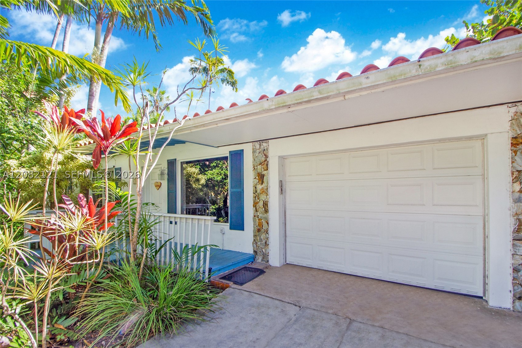 119 Harbor Dr, Key Biscayne FL 33149