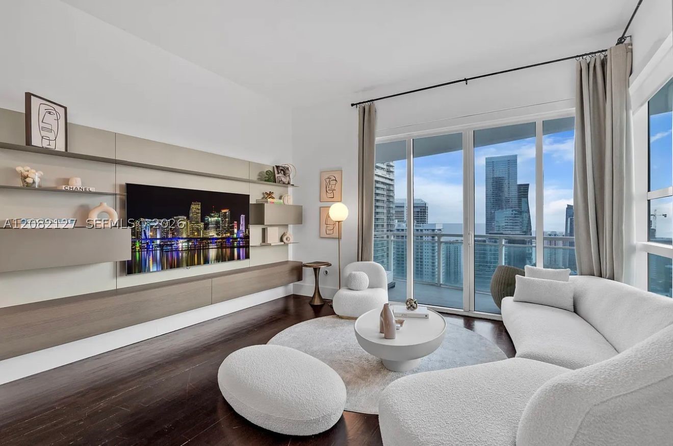 951 Brickell Ave #4111, Miami FL 33131