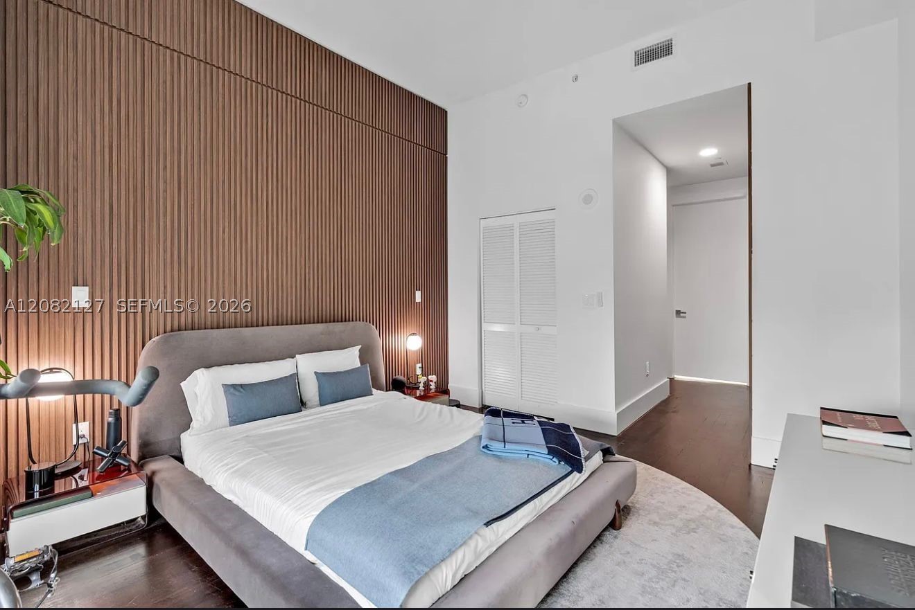 951 Brickell Ave #4111, Miami FL 33131