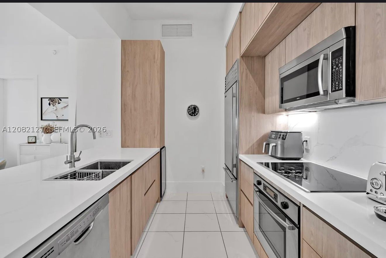951 Brickell Ave #4111, Miami FL 33131