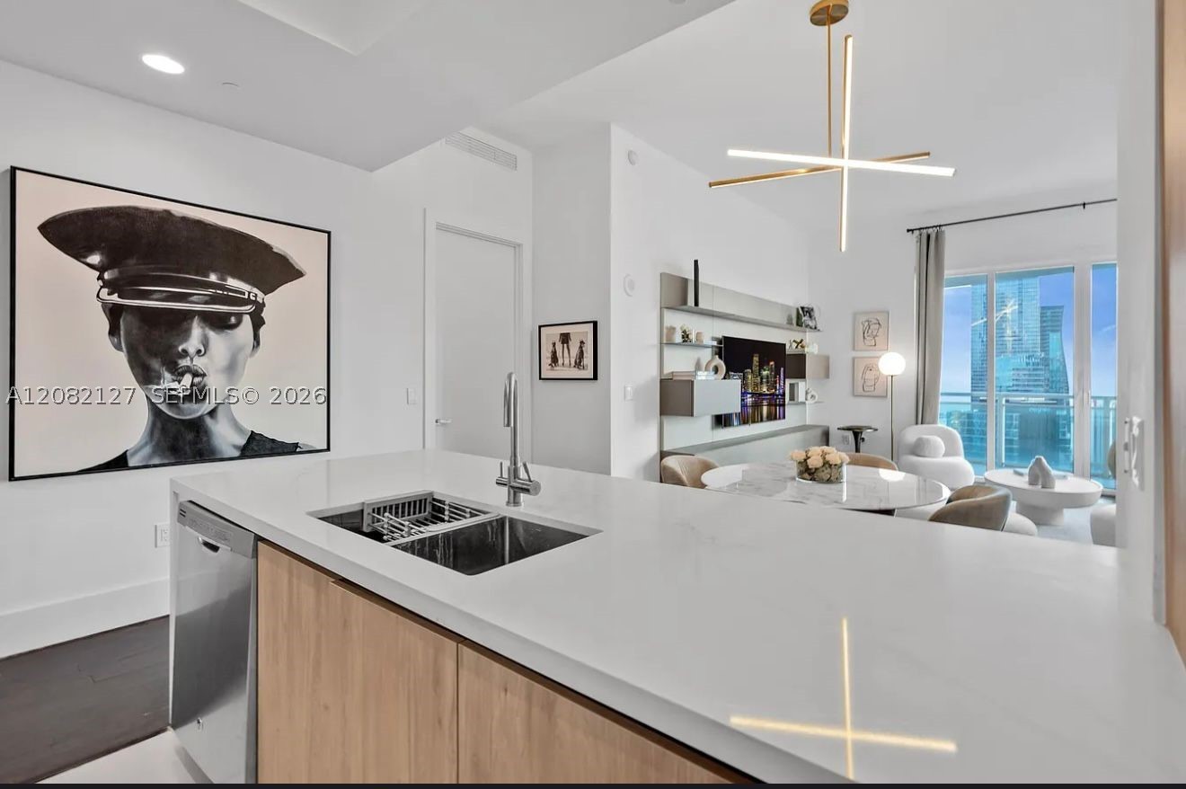 951 Brickell Ave #4111, Miami FL 33131