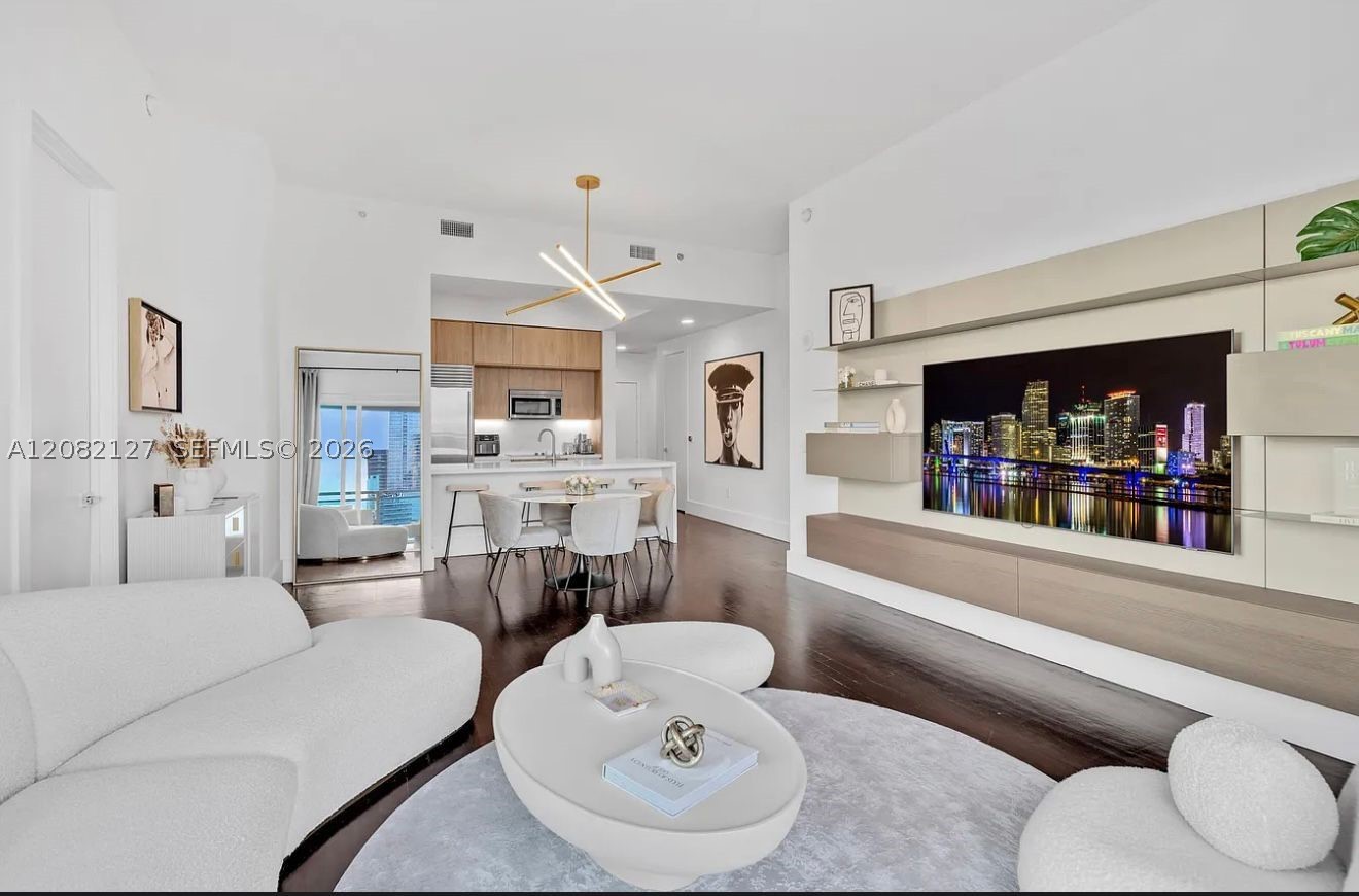 951 Brickell Ave #4111, Miami FL 33131