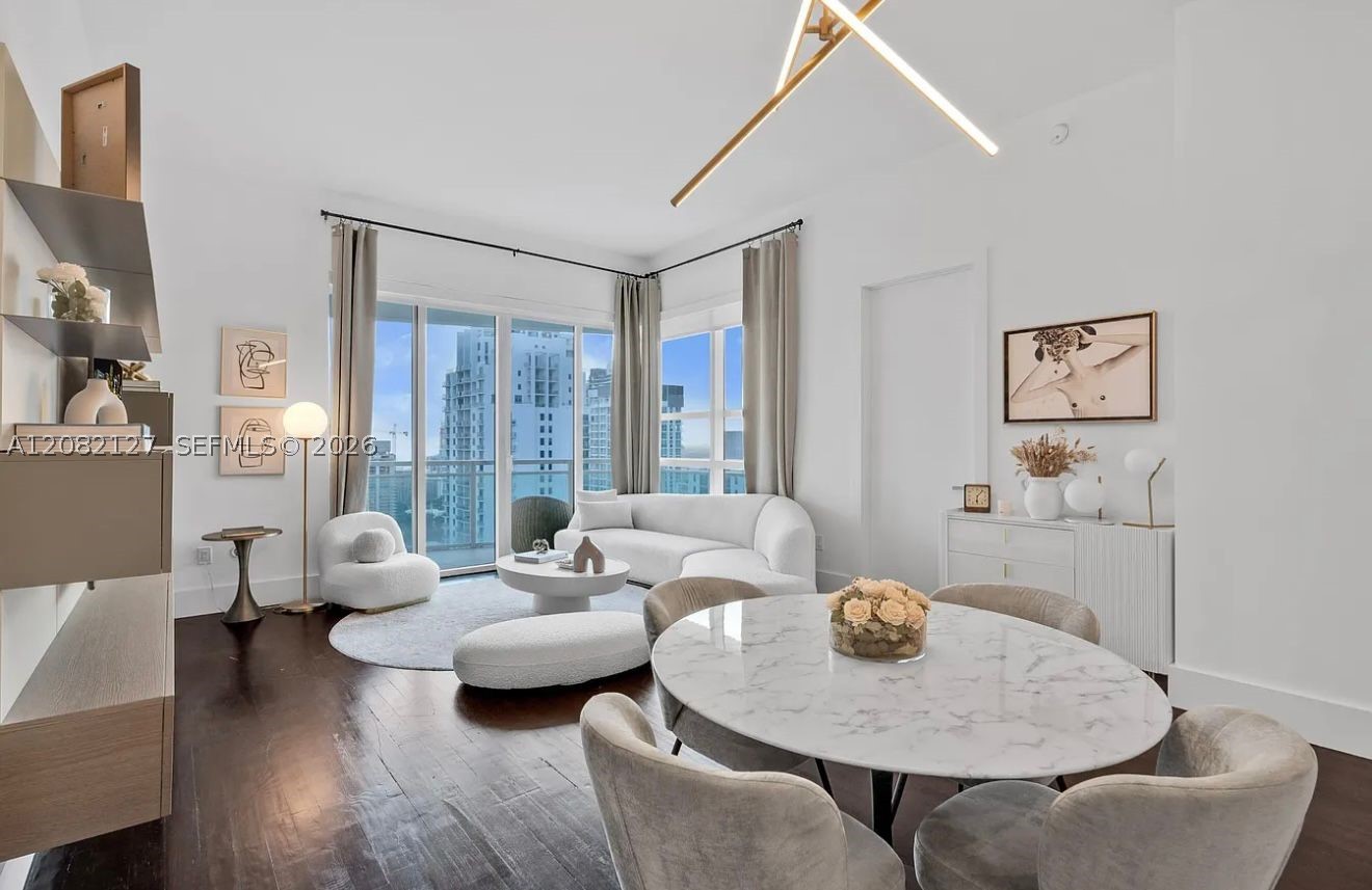 951 Brickell Ave #4111, Miami FL 33131