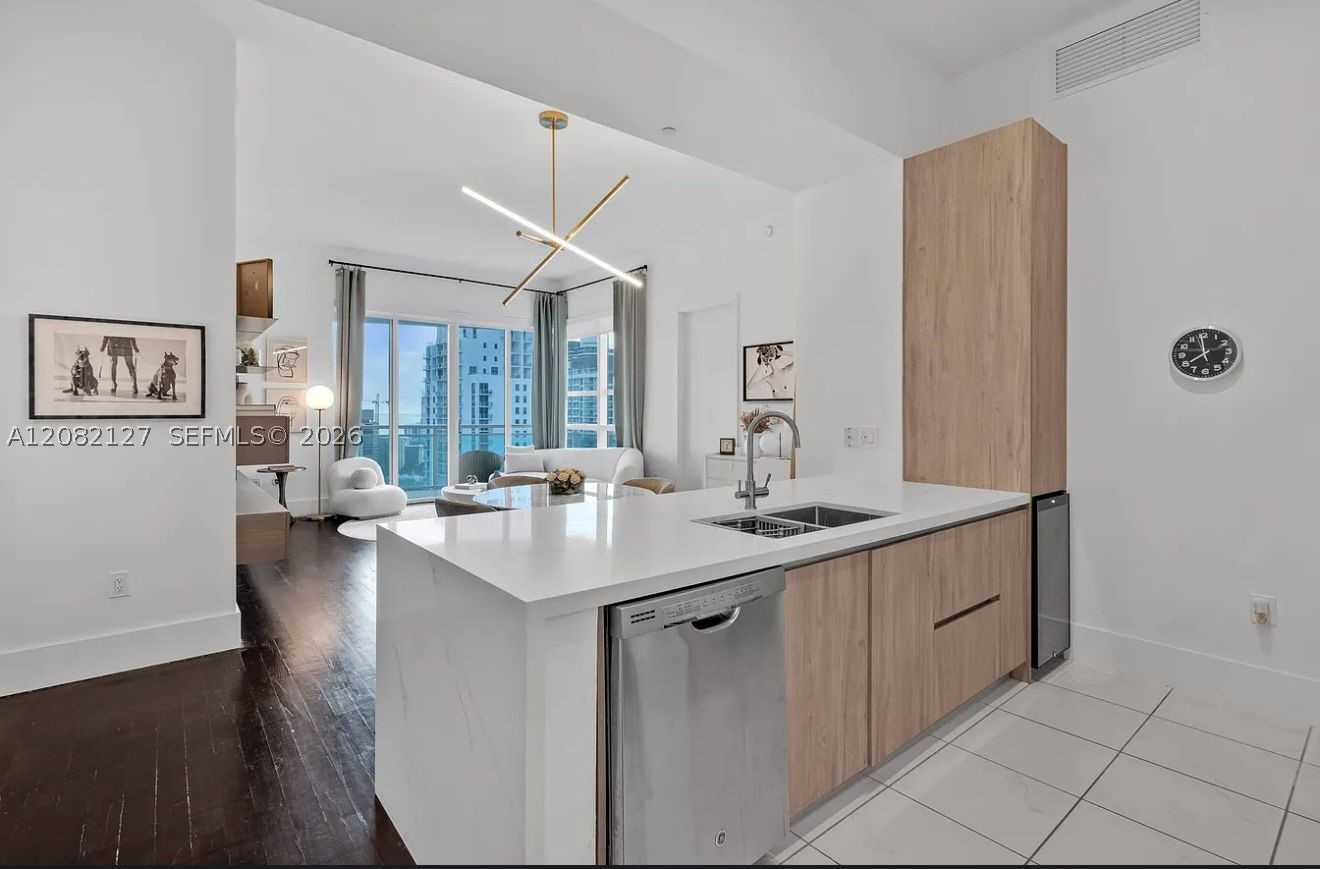 951 Brickell Ave #4111, Miami FL 33131
