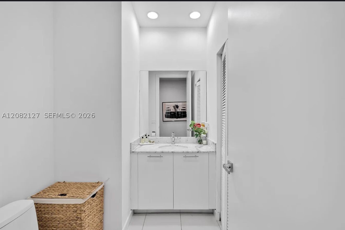 951 Brickell Ave #4111, Miami FL 33131