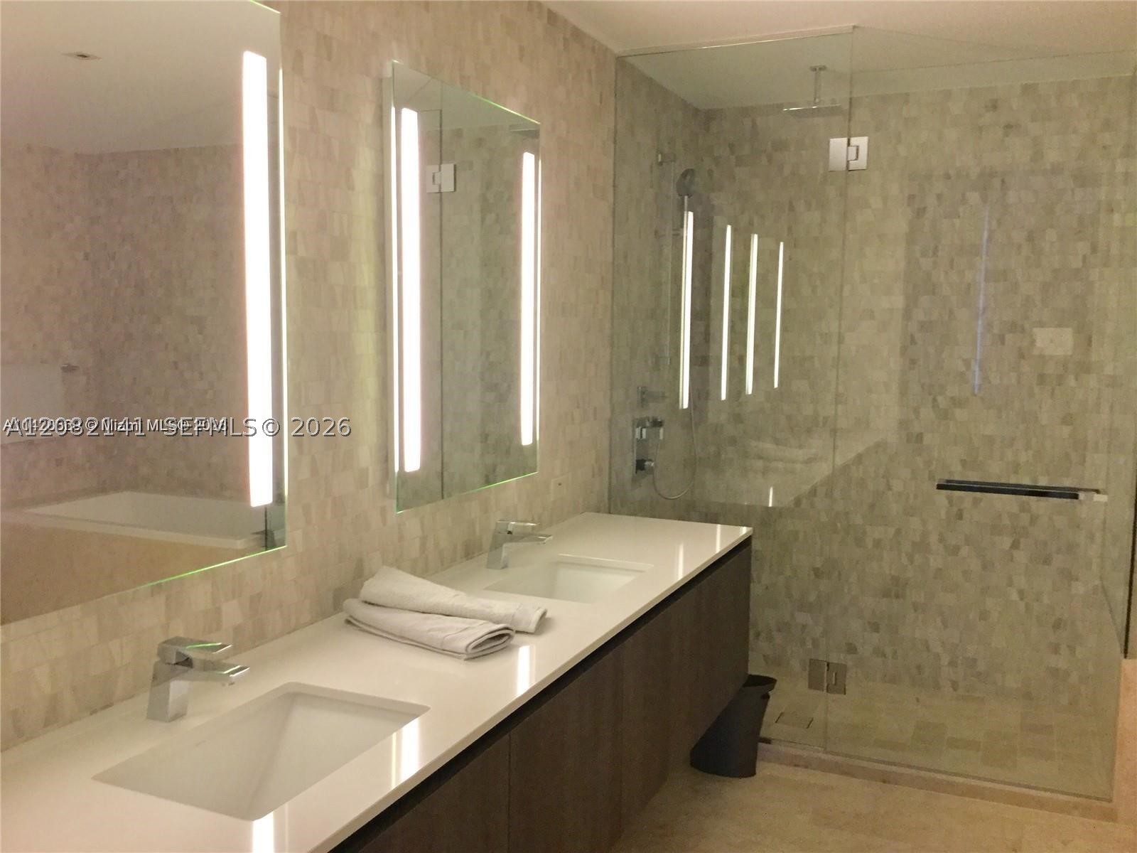 88 SW 7th St #2605, Miami FL 33130
