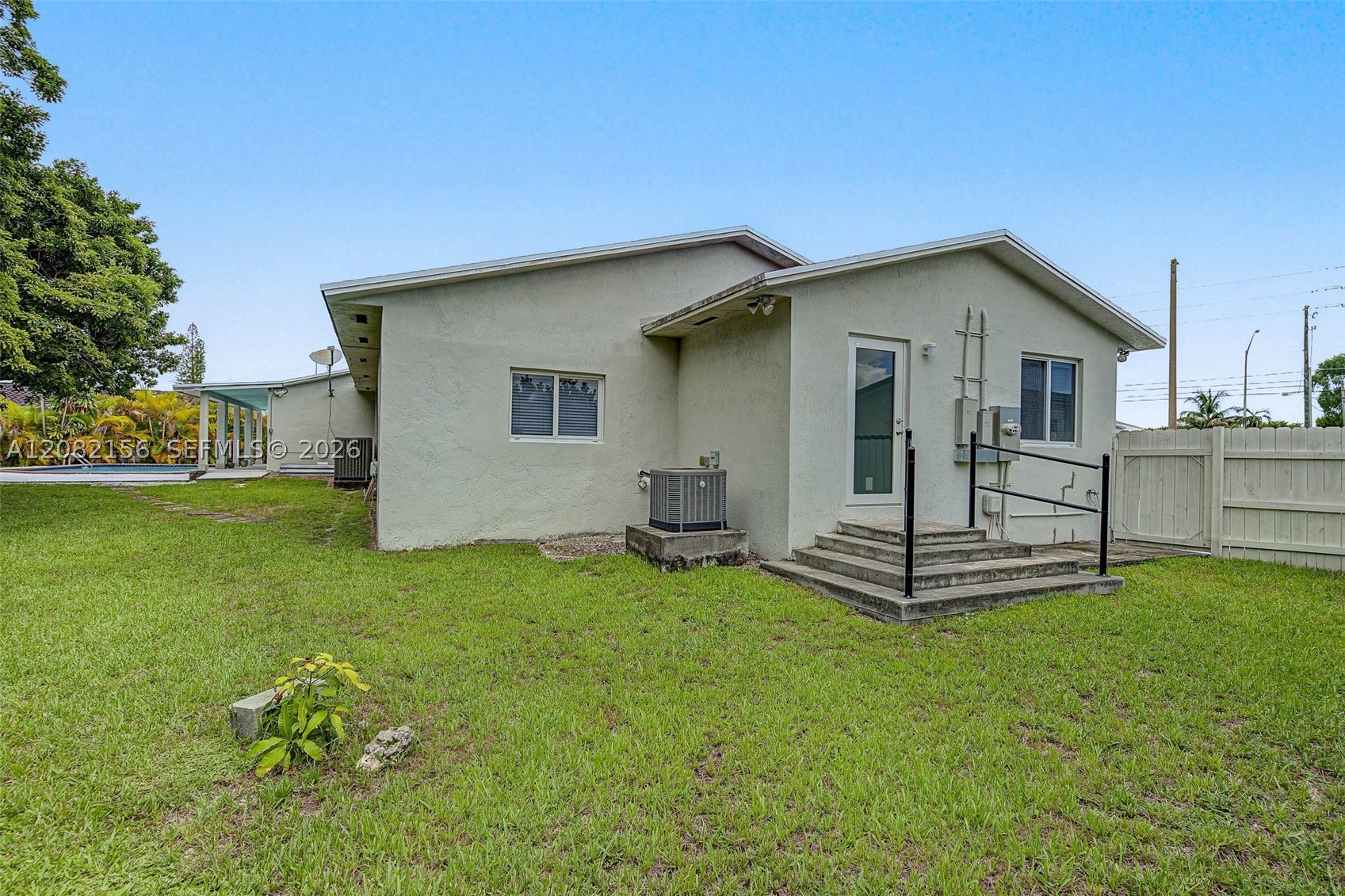 10711 SW 70th St, Miami FL 33173