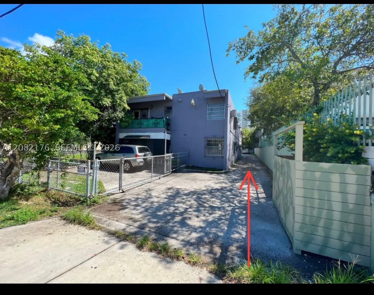 752 NW 4th St #5, Miami FL 33128
