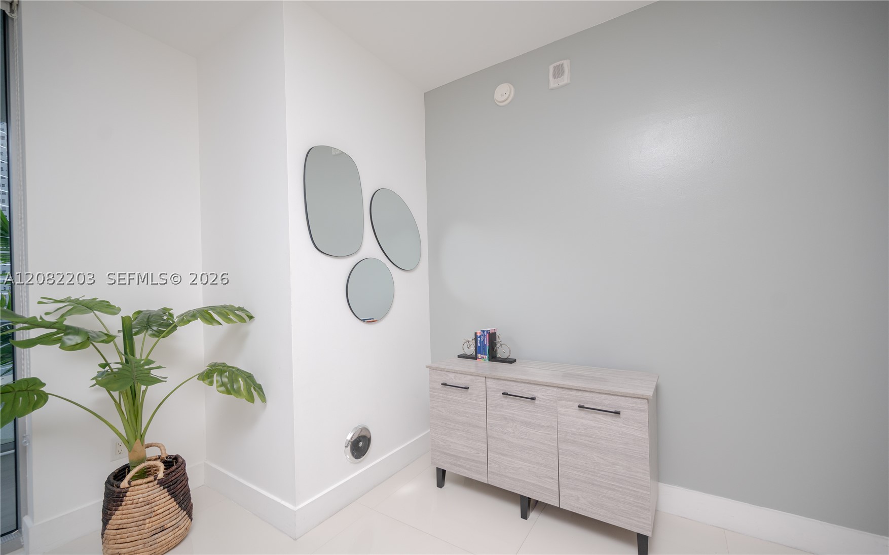 1300 Brickell Bay Dr #1601, Miami FL 33131