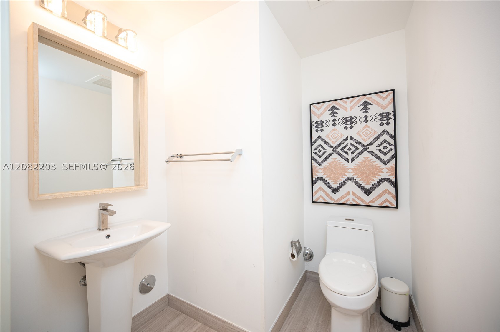 1300 Brickell Bay Dr #1601, Miami FL 33131