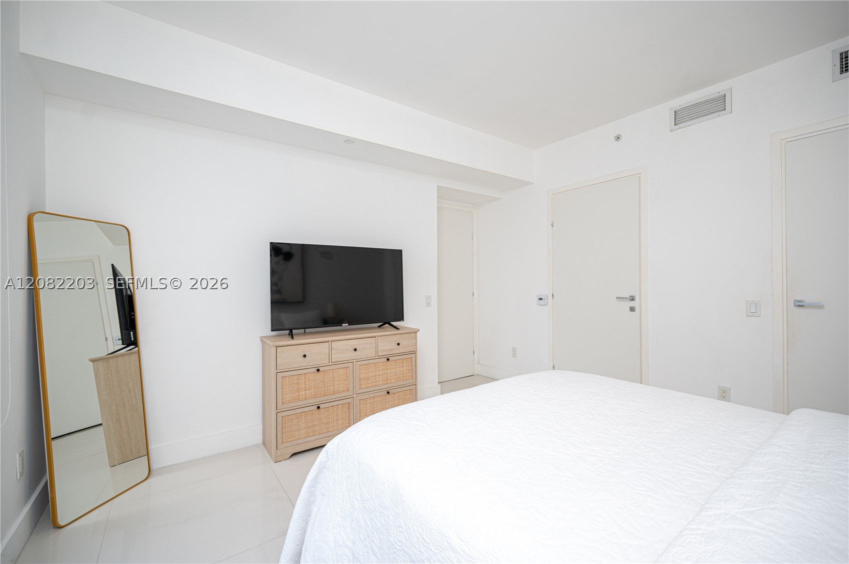 1300 Brickell Bay Dr #1601, Miami FL 33131