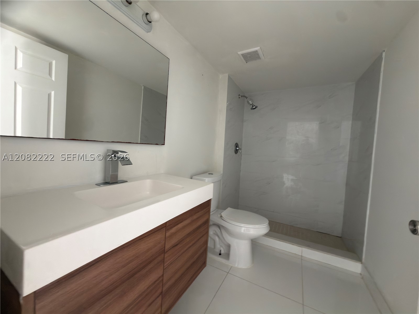 695 SW 11th St #204, Miami FL 33129