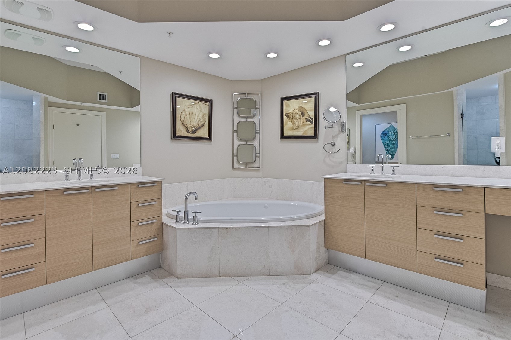 3535 S OCEAN DR #2805, Hollywood FL 33019