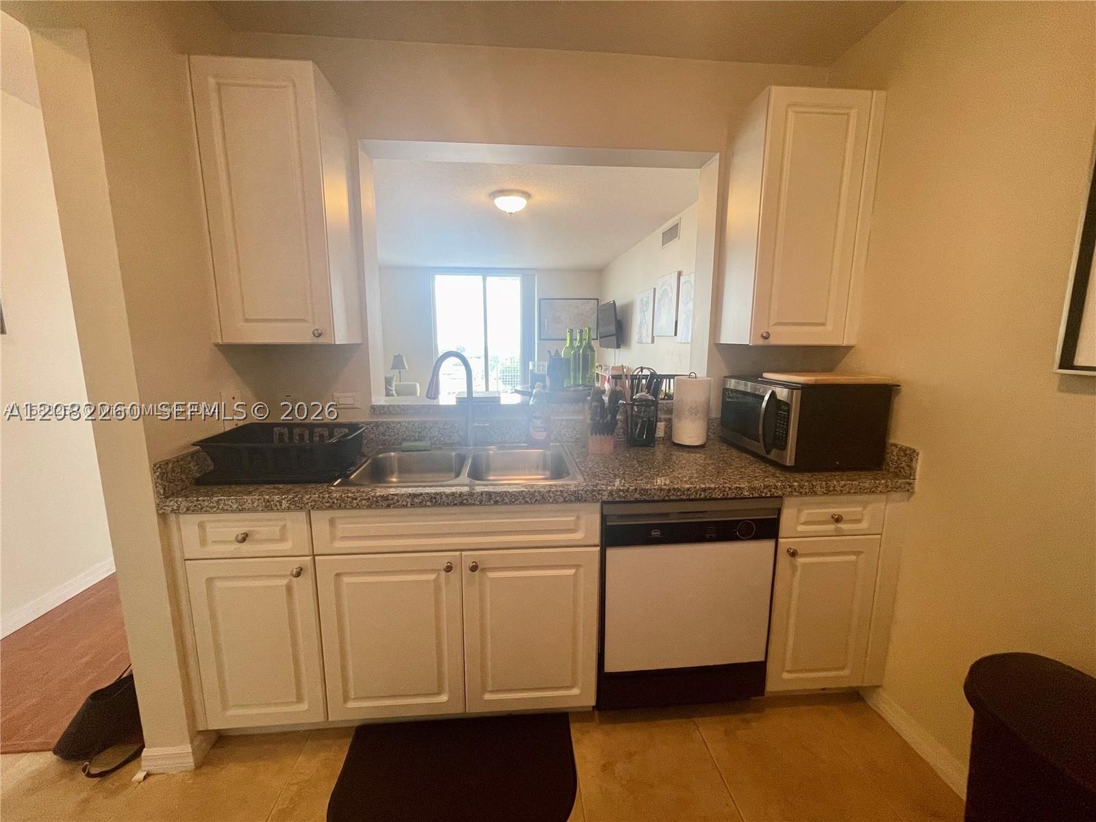 900 SW 8th St #808, Miami FL 33130