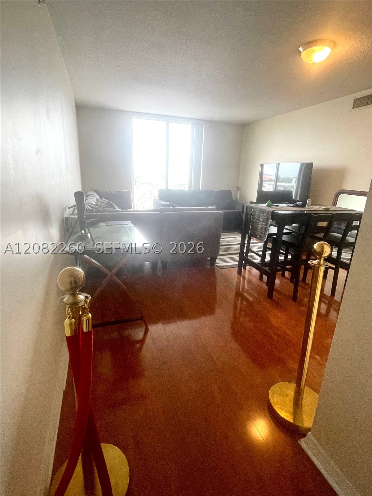 900 SW 8th St #808, Miami FL 33130