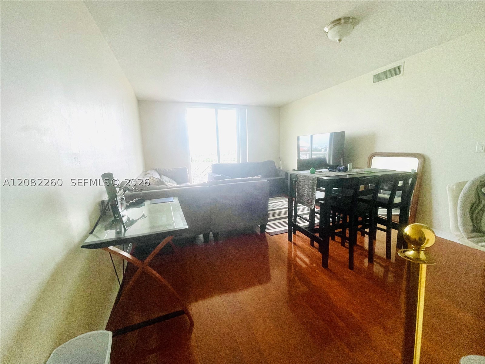 900 SW 8th St #808, Miami FL 33130