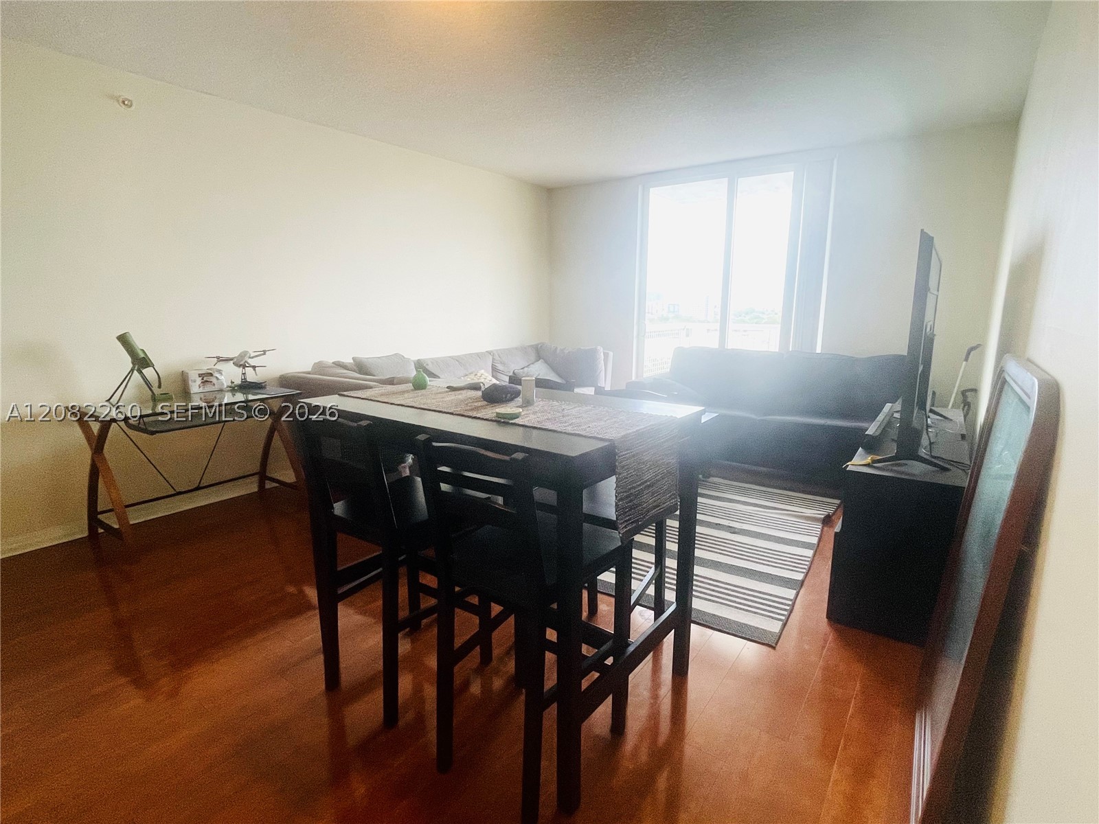 900 SW 8th St #808, Miami FL 33130