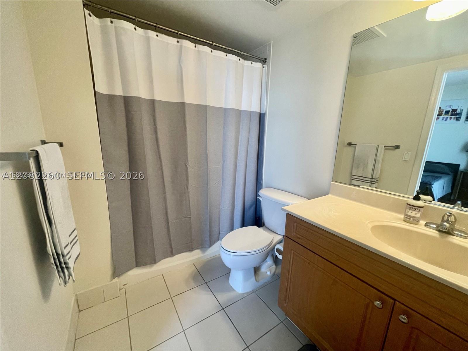 900 SW 8th St #808, Miami FL 33130