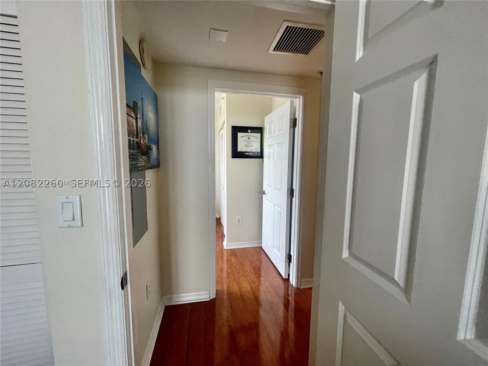 900 SW 8th St #808, Miami FL 33130