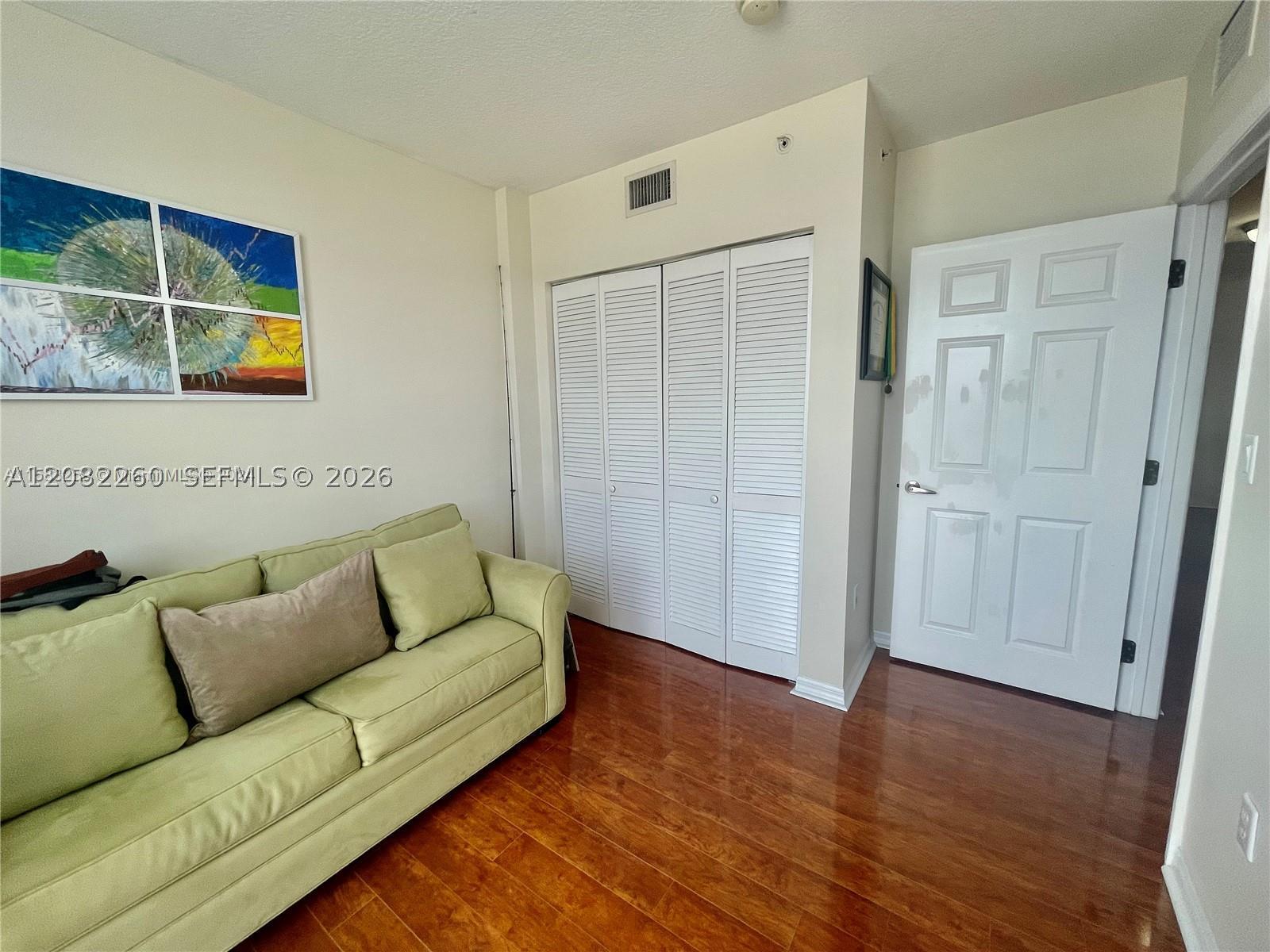 900 SW 8th St #808, Miami FL 33130