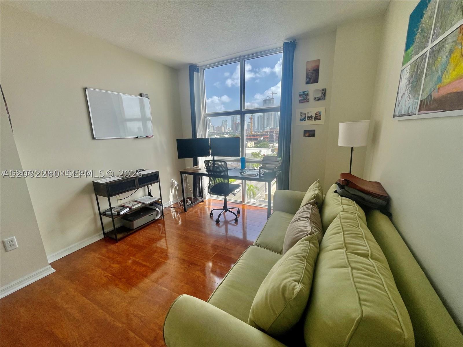 900 SW 8th St #808, Miami FL 33130