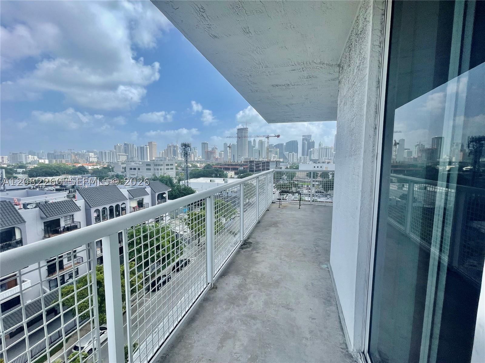 900 SW 8th St #808, Miami FL 33130