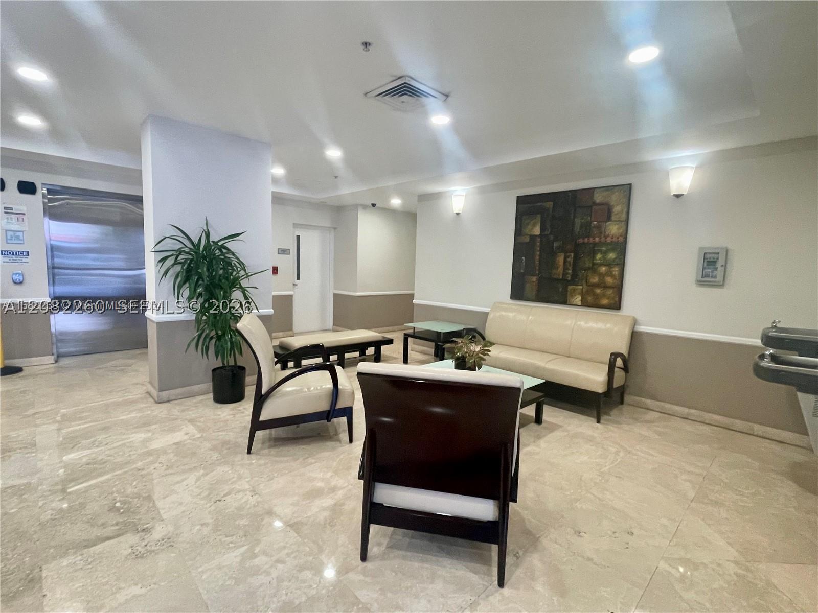 900 SW 8th St #808, Miami FL 33130