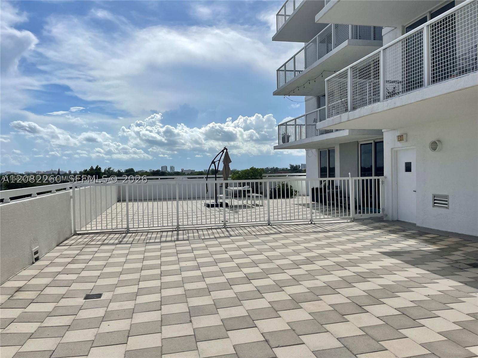 900 SW 8th St #808, Miami FL 33130