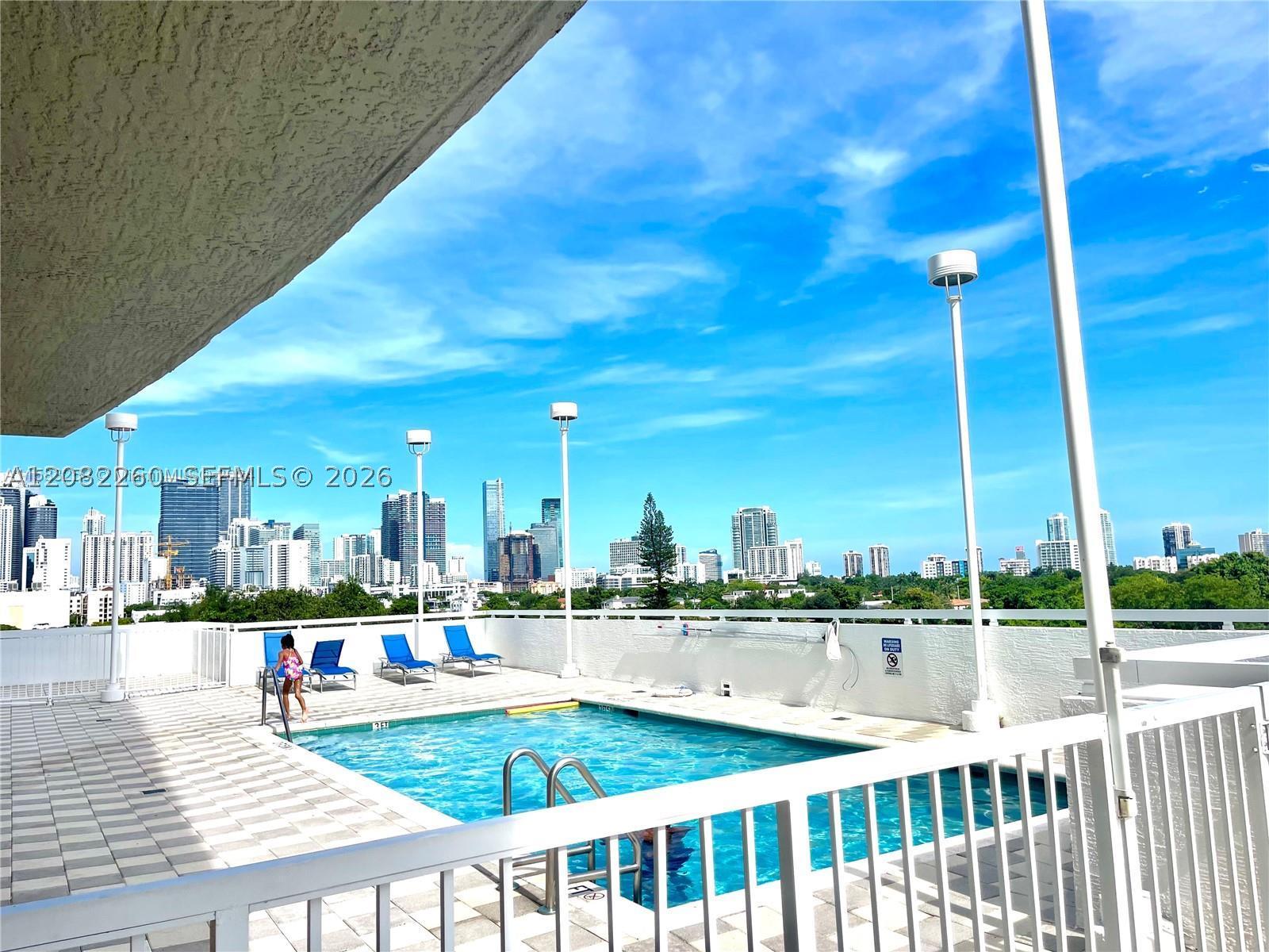 900 SW 8th St #808, Miami FL 33130