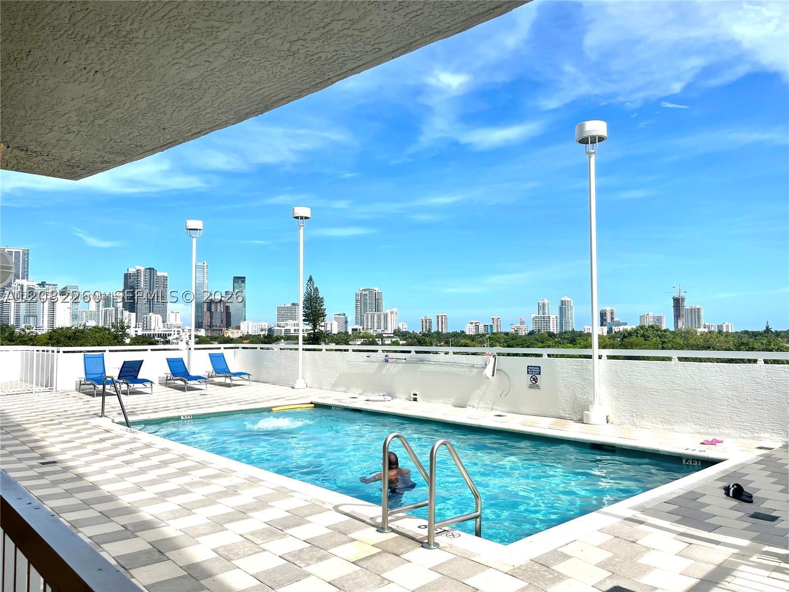 900 SW 8th St #808, Miami FL 33130