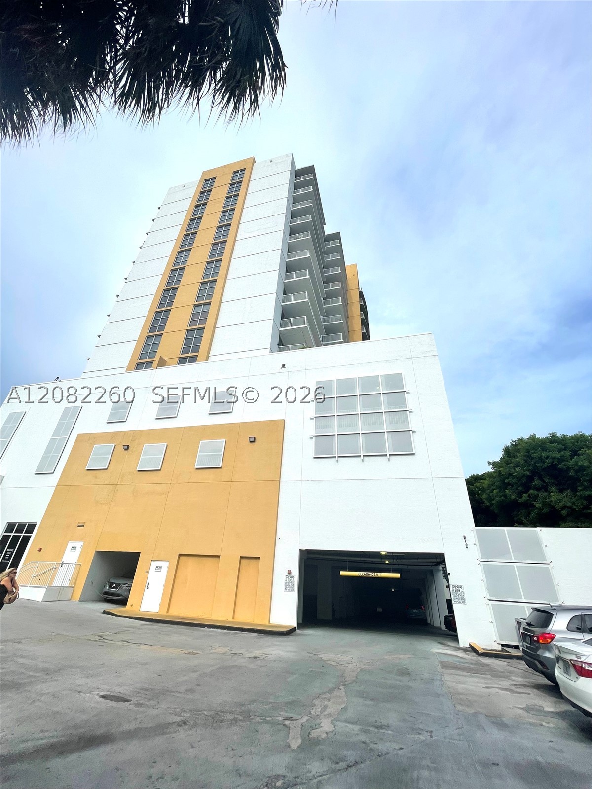 900 SW 8th St #808, Miami FL 33130