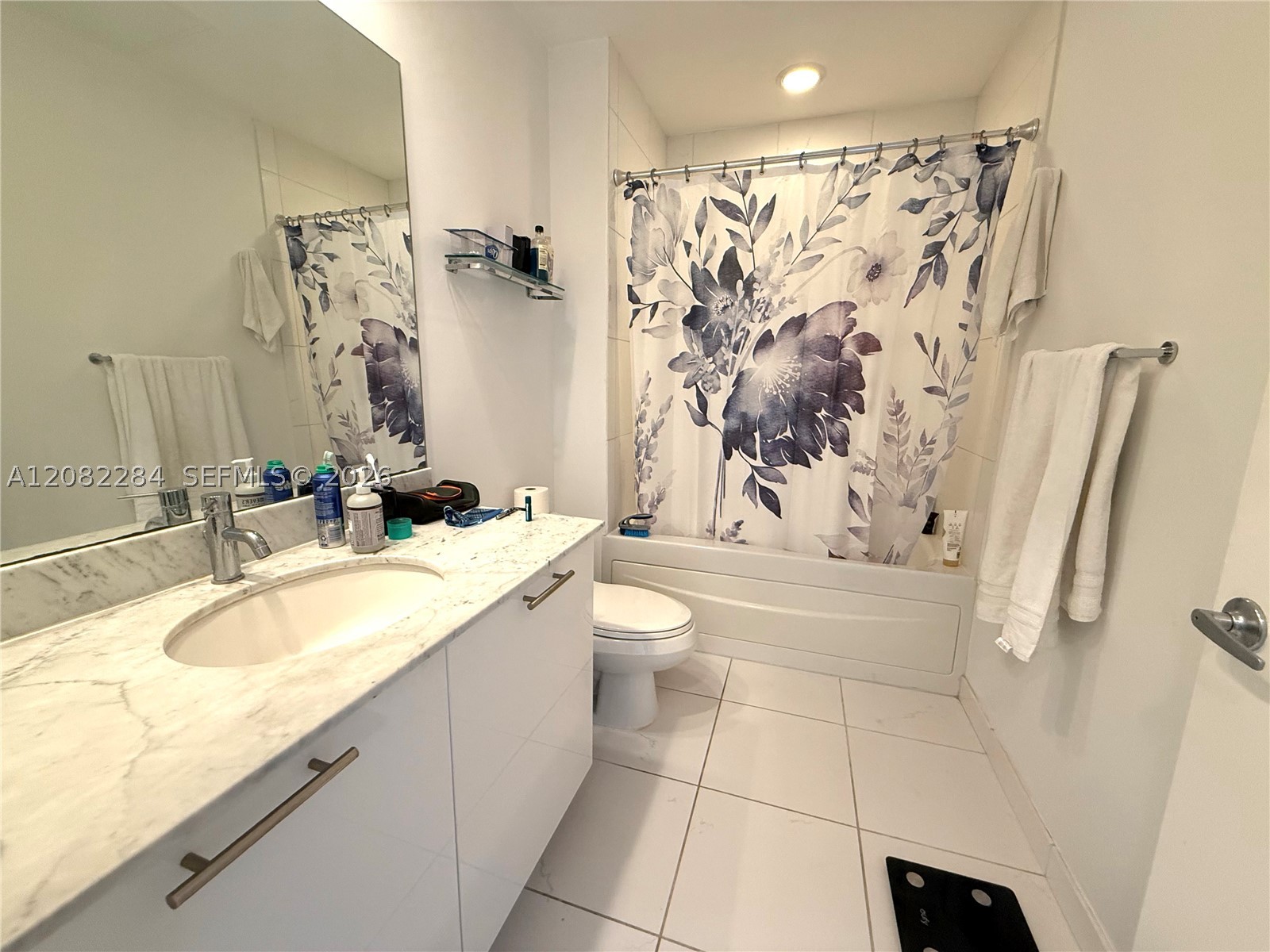 950 Brickell Bay Dr #5202, Miami FL 33131